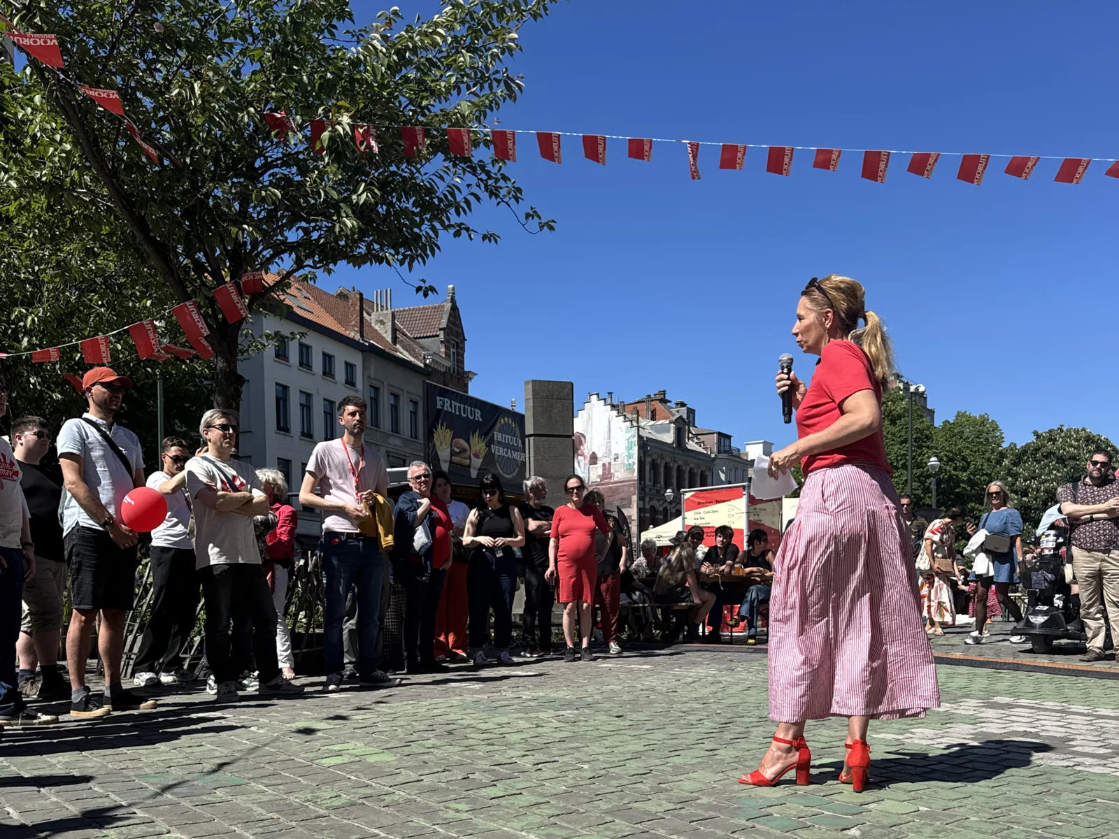 Ans Persoons spreekt Brusselaars toe op Dag van de Arbeid: “We staan op een keerpunt voor onze stad”
